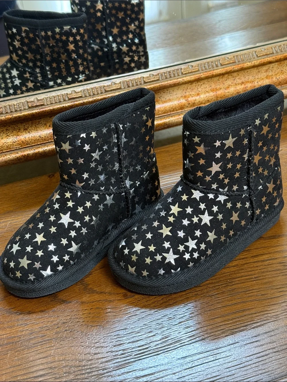NEW Thereabouts boots for girls. Size 8. Black w/ metalic stars. Fleece inside